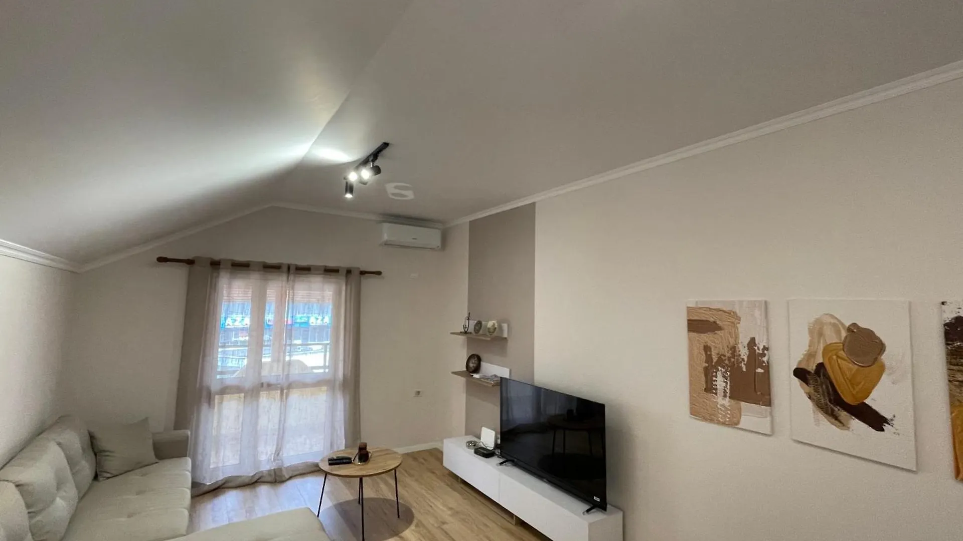 City Center Apartment Tirana 0*,